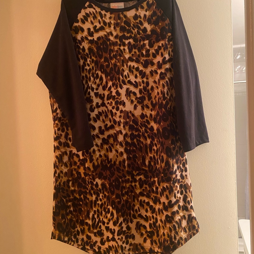 Leopard Print lularoe Raglan Sleeve Top size Small fits like a medium